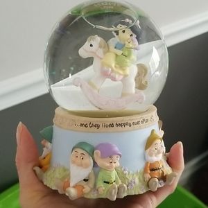 Precious Moments Snow White Snow Globe